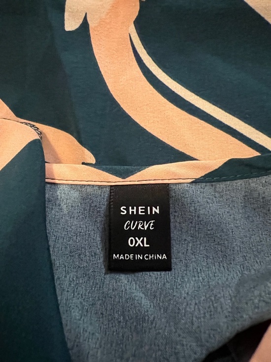 SHEIN CURVE Size 0XL Teal Pink and White LS Polyester Blouse EUC - Picture 3 of 4